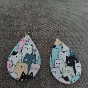 Women's COLORFUL CAT PRINT FAUX LEATHER TEARDROP EARRINGS